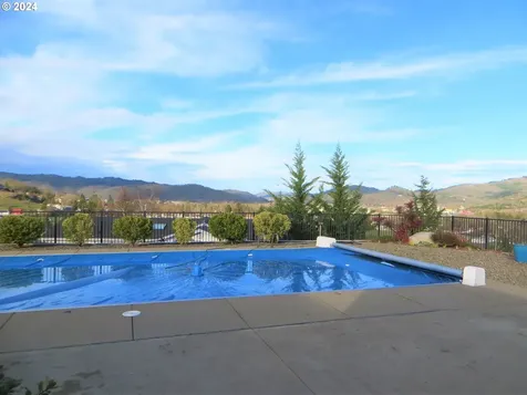 152 Fox Hollow Lane Roseburg OR 97471