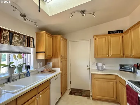 152 Fox Hollow Lane Roseburg OR 97471