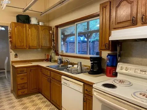 55375 Pioneer Road Scappoose OR 97056