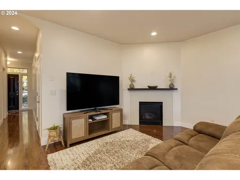 15119 SW Canyon Wren Way Beaverton OR 97007