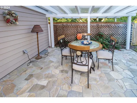 86218 Xylo Street Florence OR 97439