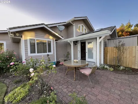 86218 Xylo Street Florence OR 97439