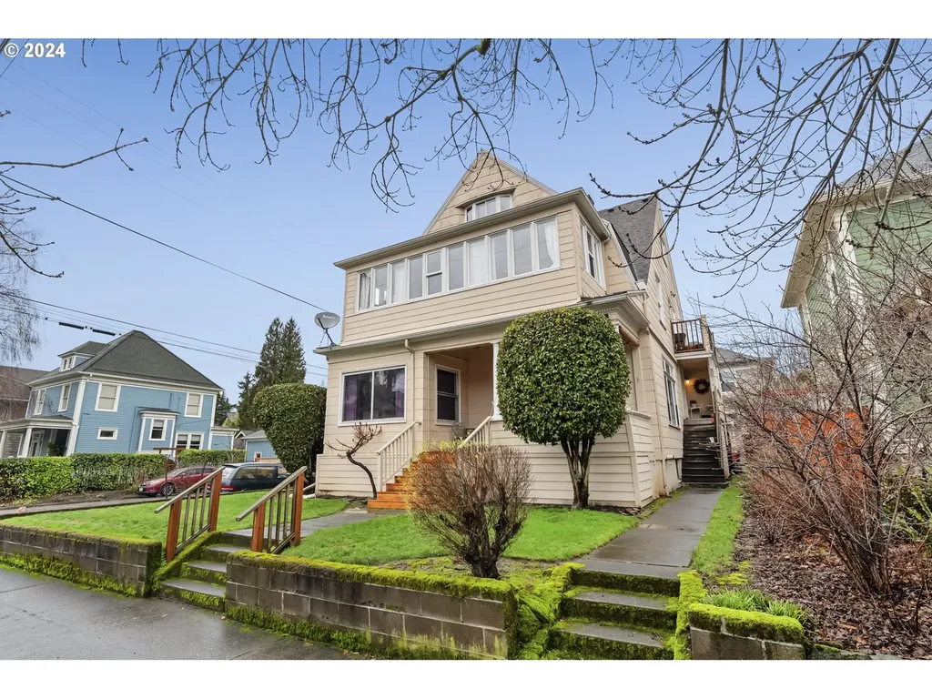 907 NE Tillamook Street Portland OR 97212