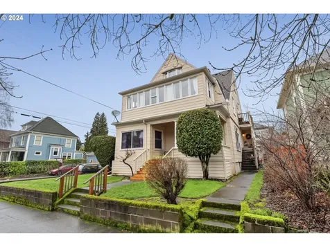907 NE Tillamook Street Portland OR 97212