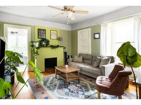 907 NE Tillamook Street Portland OR 97212