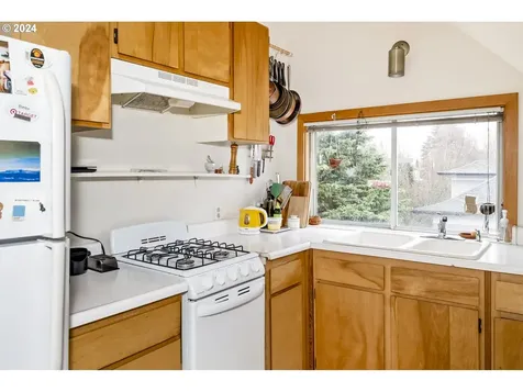 907 NE Tillamook Street Portland OR 97212
