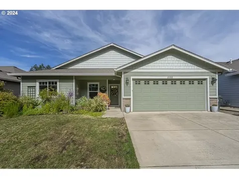 2152 Equestrian Loop S Salem OR 97302