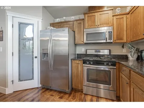 2152 Equestrian Loop S Salem OR 97302