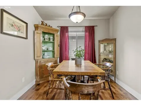 2152 Equestrian Loop S Salem OR 97302
