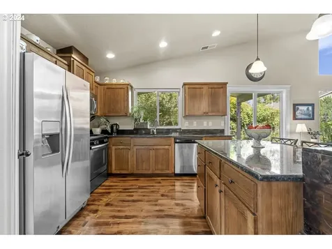 2152 Equestrian Loop S Salem OR 97302