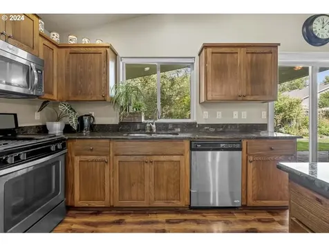 2152 Equestrian Loop S Salem OR 97302