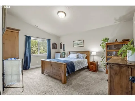 2152 Equestrian Loop S Salem OR 97302