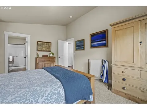2152 Equestrian Loop S Salem OR 97302