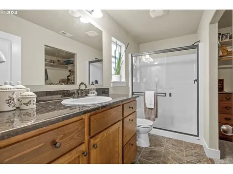 2152 Equestrian Loop S Salem OR 97302