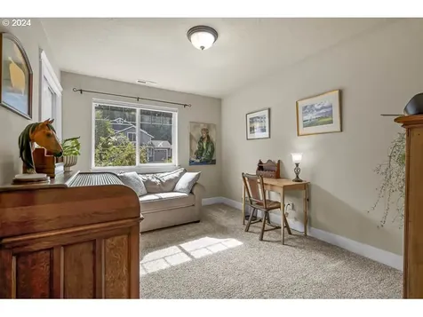 2152 Equestrian Loop S Salem OR 97302