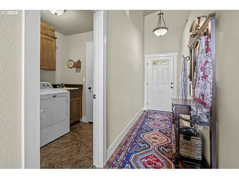 2152 Equestrian Loop S Salem OR 97302