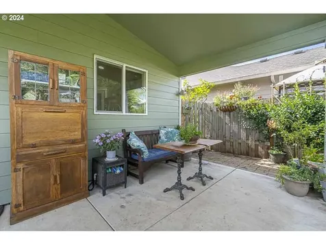2152 Equestrian Loop S Salem OR 97302