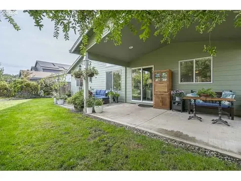 2152 Equestrian Loop S Salem OR 97302