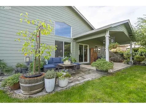 2152 Equestrian Loop S Salem OR 97302