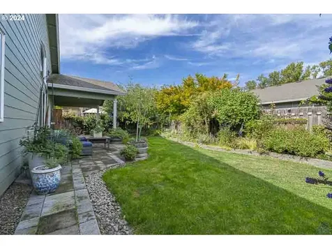 2152 Equestrian Loop S Salem OR 97302