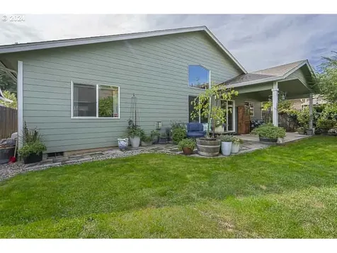 2152 Equestrian Loop S Salem OR 97302
