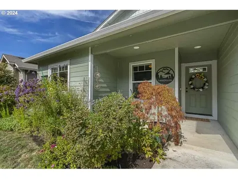 2152 Equestrian Loop S Salem OR 97302