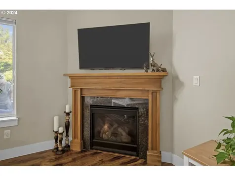 2152 Equestrian Loop S Salem OR 97302