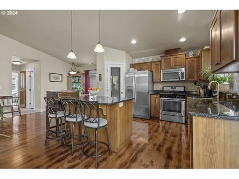 2152 Equestrian Loop S Salem OR 97302