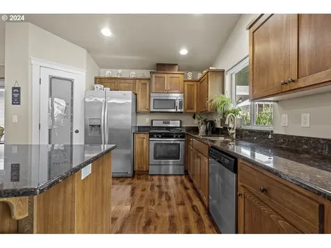 2152 Equestrian Loop S Salem OR 97302
