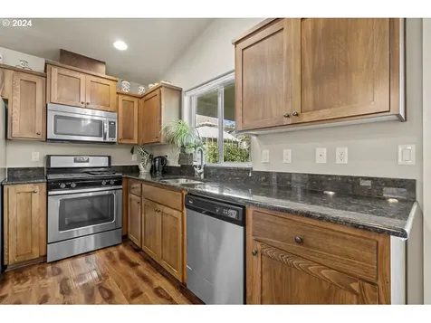 2152 Equestrian Loop S Salem OR 97302