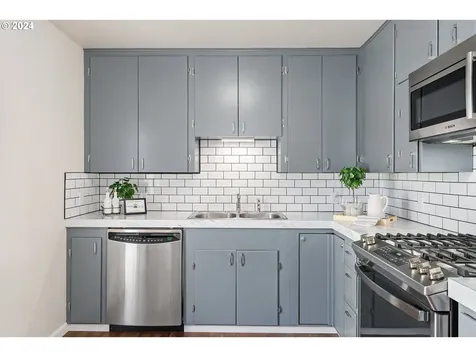 1139 SE 85th Avenue Portland OR 97216