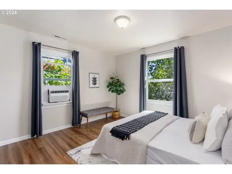 1139 SE 85th Avenue Portland OR 97216