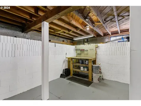 1139 SE 85th Avenue Portland OR 97216