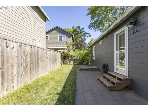 1139 SE 85th Avenue Portland OR 97216