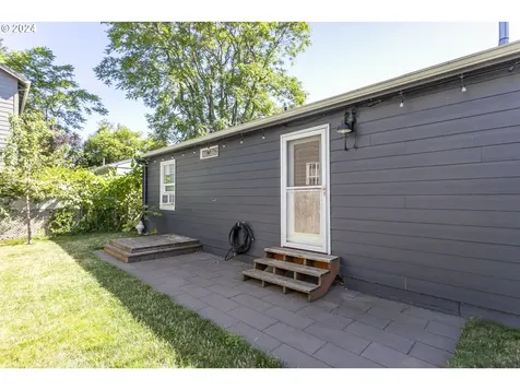 1139 SE 85th Avenue Portland OR 97216