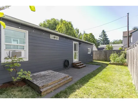1139 SE 85th Avenue Portland OR 97216
