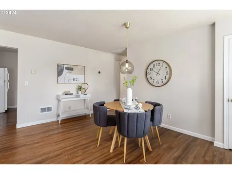 1139 SE 85th Avenue Portland OR 97216