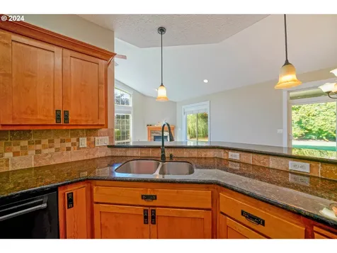 1002 SE Barberry Avenue Dallas OR 97338