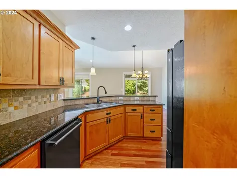 1002 SE Barberry Avenue Dallas OR 97338