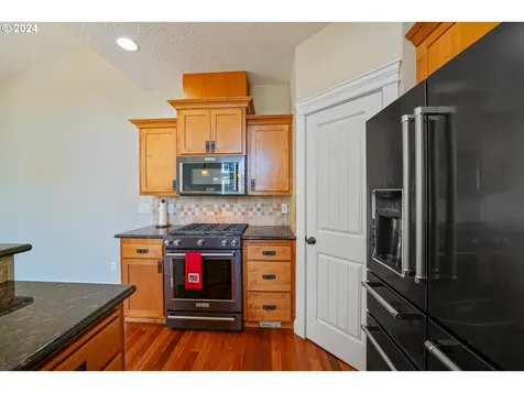 1002 SE Barberry Avenue Dallas OR 97338