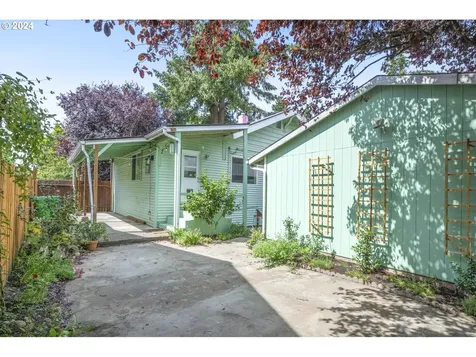 6004 SE Harold Street Portland OR 97206