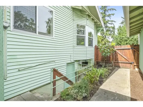 6004 SE Harold Street Portland OR 97206