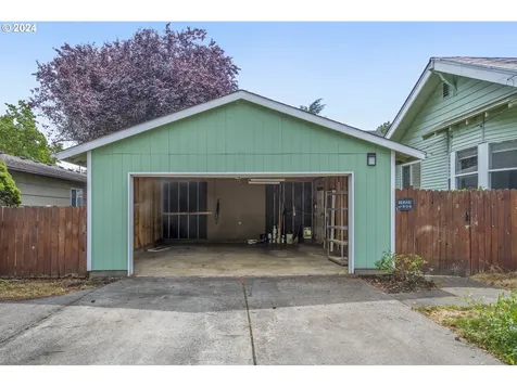 6004 SE Harold Street Portland OR 97206