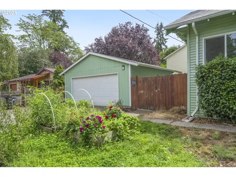6004 SE Harold Street Portland OR 97206