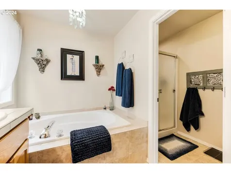 1704 E 1st Way La Center WA 98629