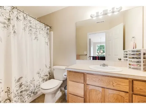 1704 E 1st Way La Center WA 98629