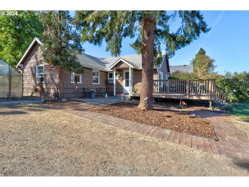 3022 W 10th Street The Dalles OR 97058