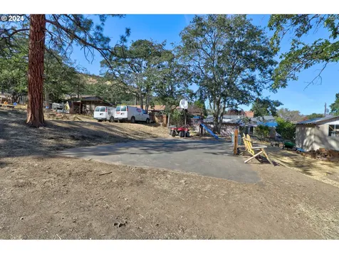 3022 W 10th Street The Dalles OR 97058