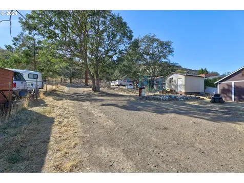 3022 W 10th Street The Dalles OR 97058