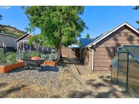 3022 W 10th Street The Dalles OR 97058